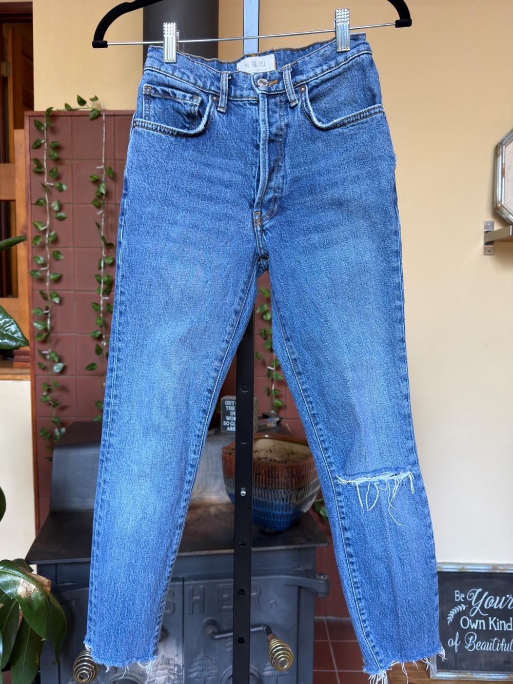 #349- We The Free Distressed High-Rise Blue Cropped Jeans